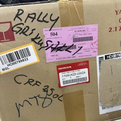 honda crf 250 rally depo crf 250 rally yakıt tankı siyah beyaz kuşaklı orıjınal honda crf 250 rally depo crf 250 rally yakıt tankı siyah beyaz kuşaklı orıjınal