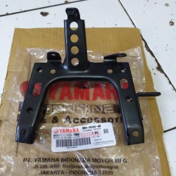 Yamaha mt 25 far tutucu alt mt 25 kafa demiri alt taraf sıfır orijinal Yamaha mt 25 far tutucu alt mt 25 kafa demiri alt taraf sıfır orijinal