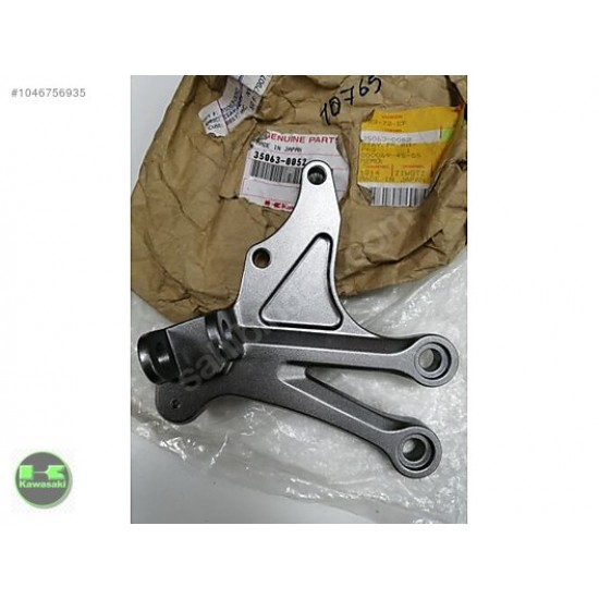 04-05 Kawasaki ZX10-R sağ ön braket sıfır orijinal 04-05 Kawasaki ZX10-R sağ ön braket sıfır orijinal